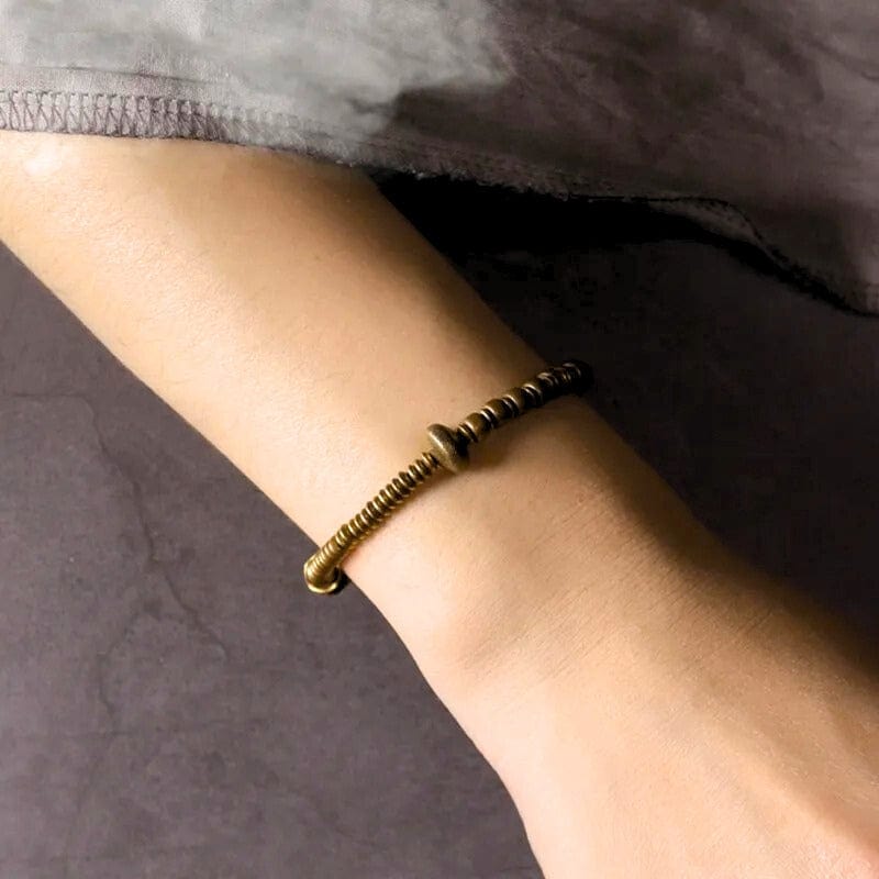 Anuradha - Bracelet Tibétain en Laiton Martelé