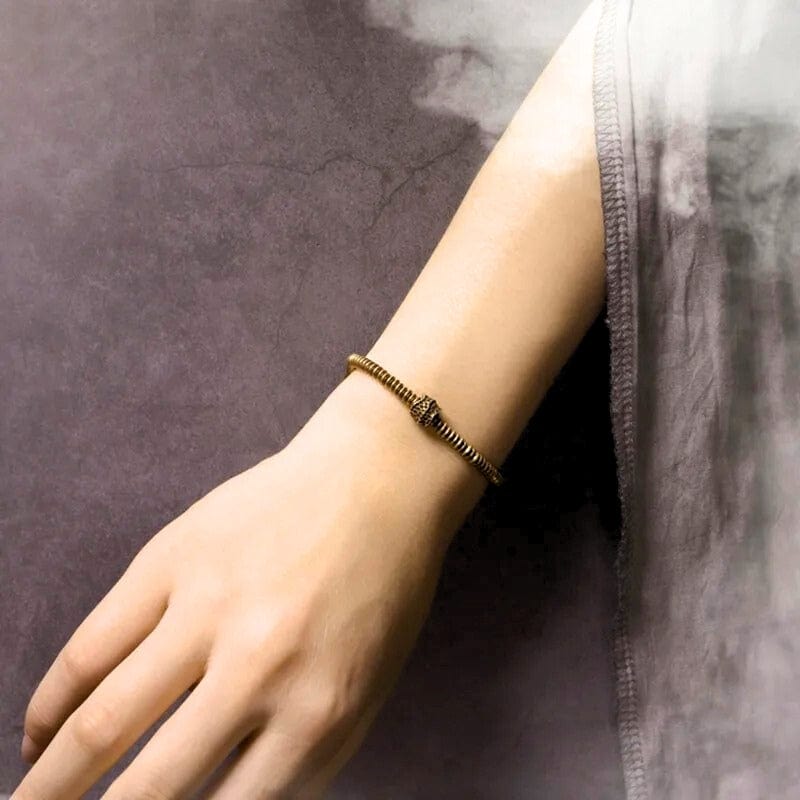 Anuradha - Bracelet Tibétain en Laiton Martelé