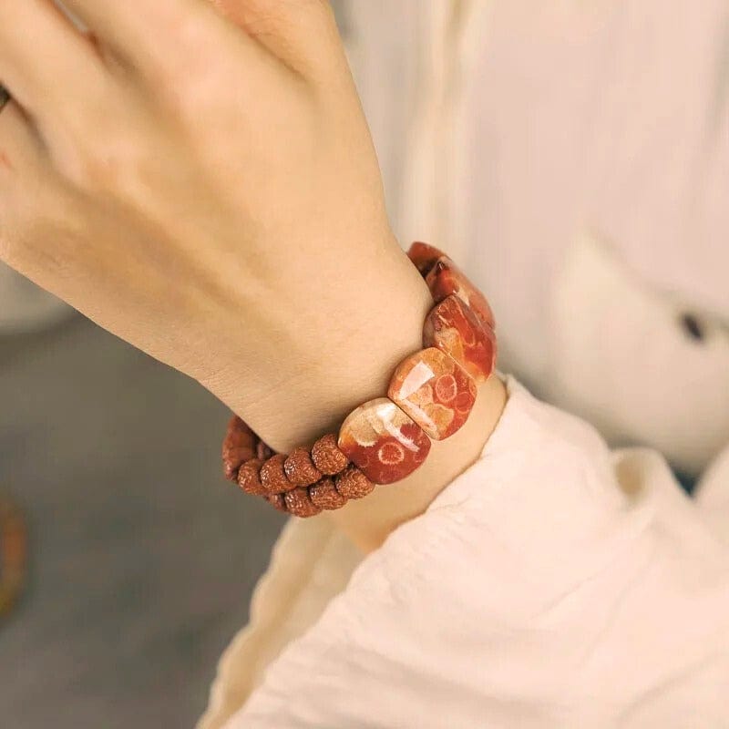 Kalpa - Bracelet Tibétain en Rudraksha et Pierre de Corail