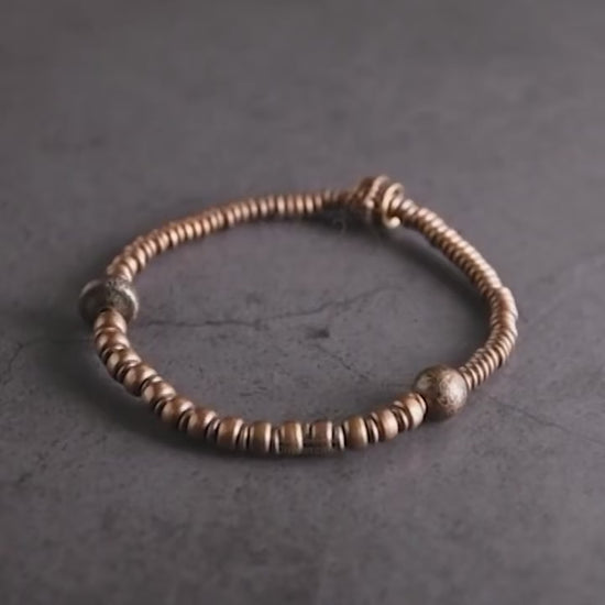 presentation de Bracelet Tibétain en Laiton Martelé